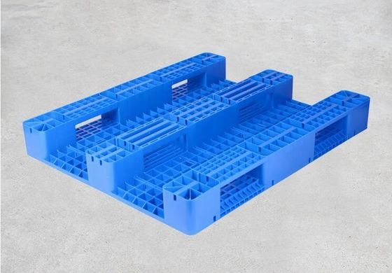 Dynamic Load 1.5T Fumigated Plastic Pallet for Concrete Block Suppliers in 4-Way Entry