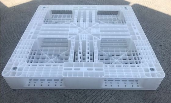 Durable HDPE Material Plastic Pallet for Injection Molding Process and 1400*1400 Size